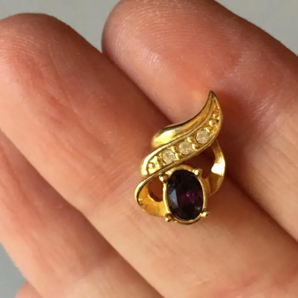 AVON gold tone faux amethyst birth stone stud earrings